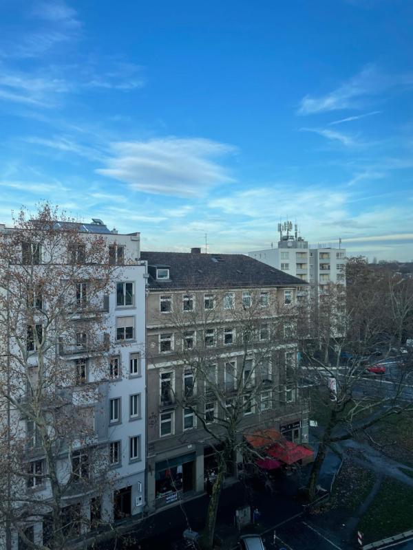 Connecting Queen Family Room image 3