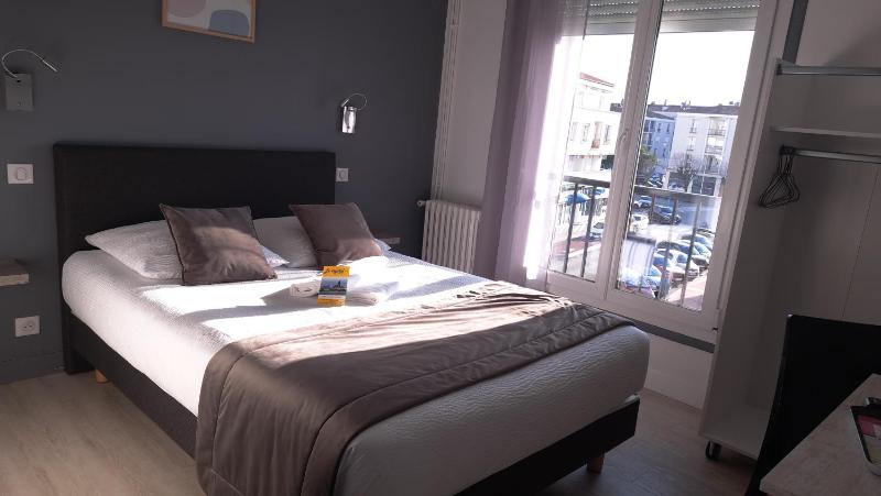 Double Room image 3