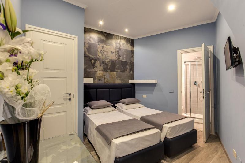 Small Double Room image 3