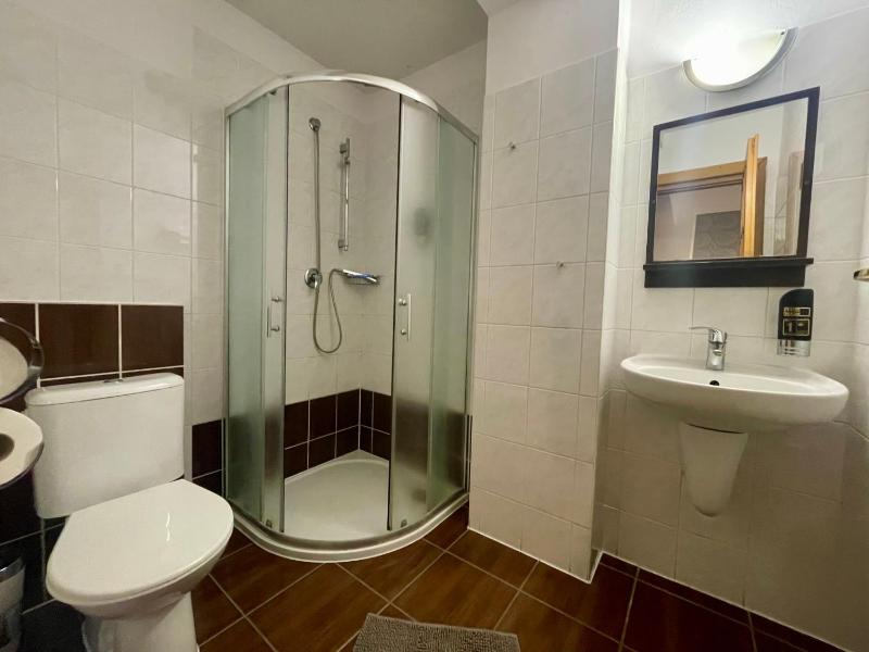 Double Room with Extra Bed image 2