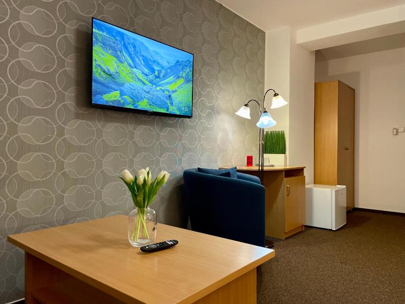 Double Room with Extra Bed image 4