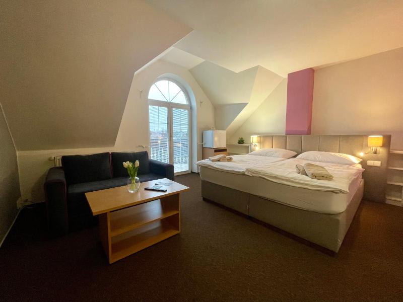 Double Room with Extra Bed image 3
