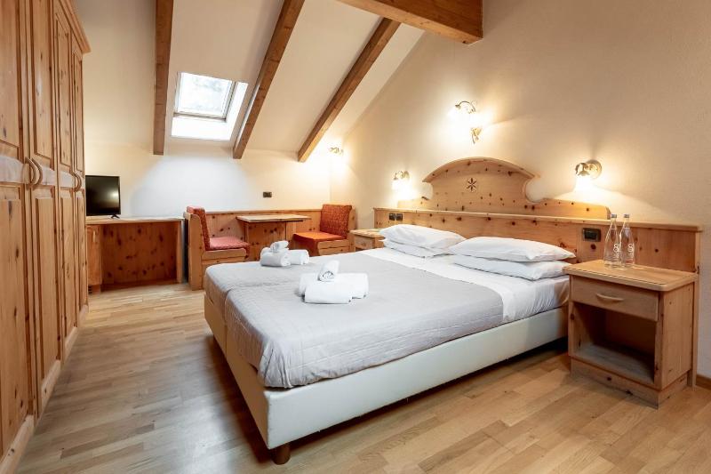 Classic Double or Twin Room image 1
