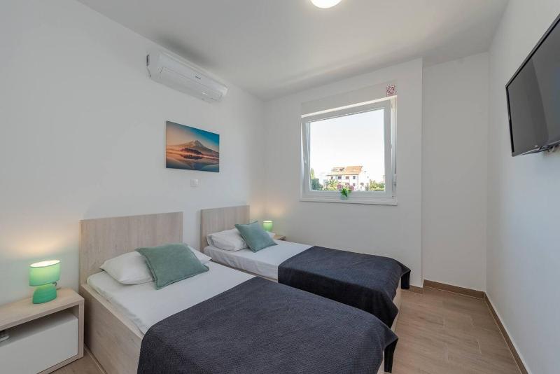 Jozy 1 sea view modern apartment - image 10
