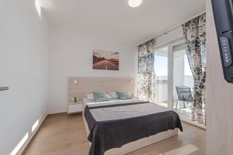 Jozy 1 sea view modern apartment - image 7