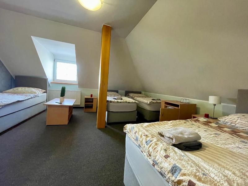 Classic Triple Room image 4