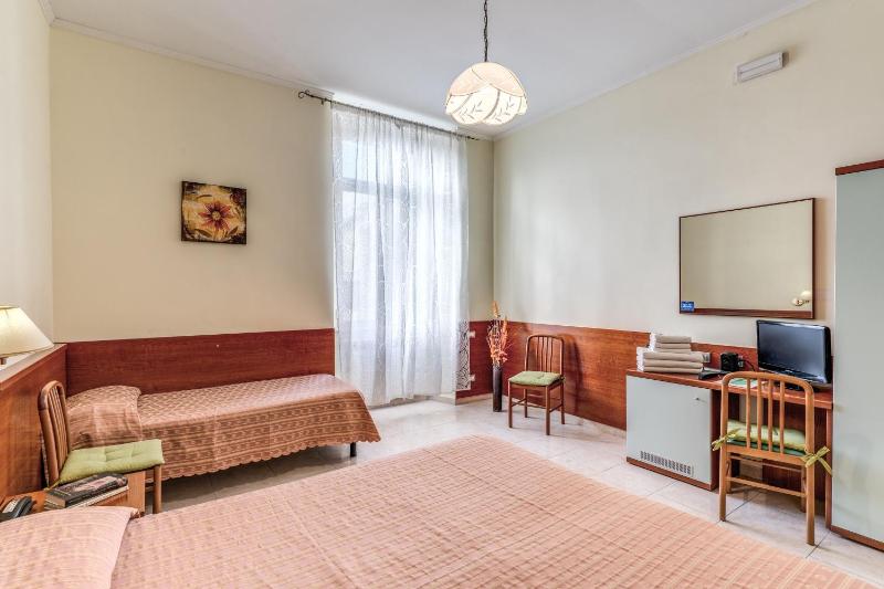 Triple Room image 4