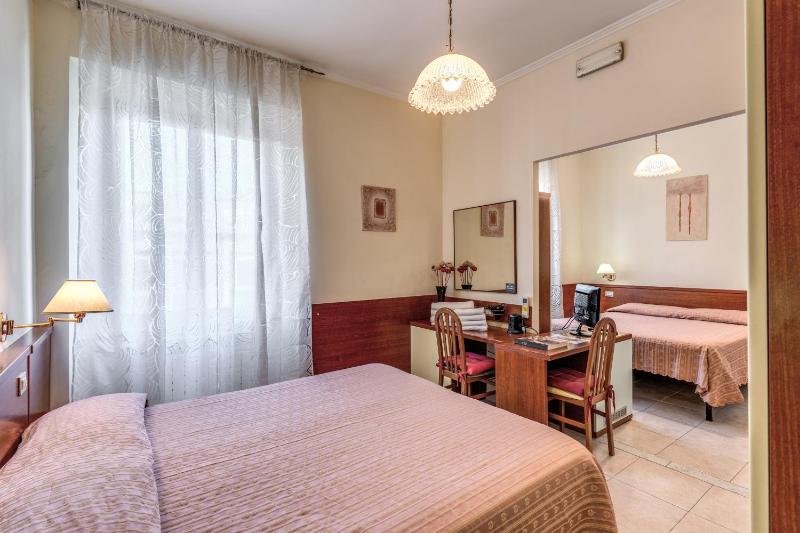 Quadruple Room image 3