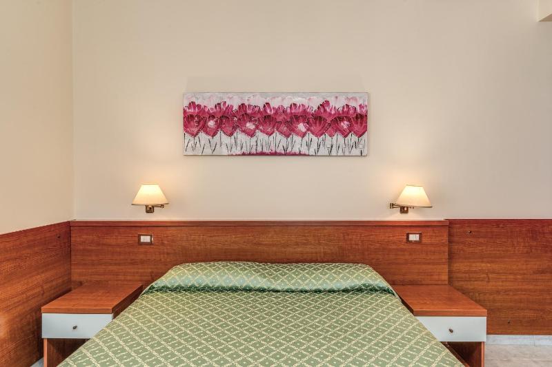 Double Room image 4