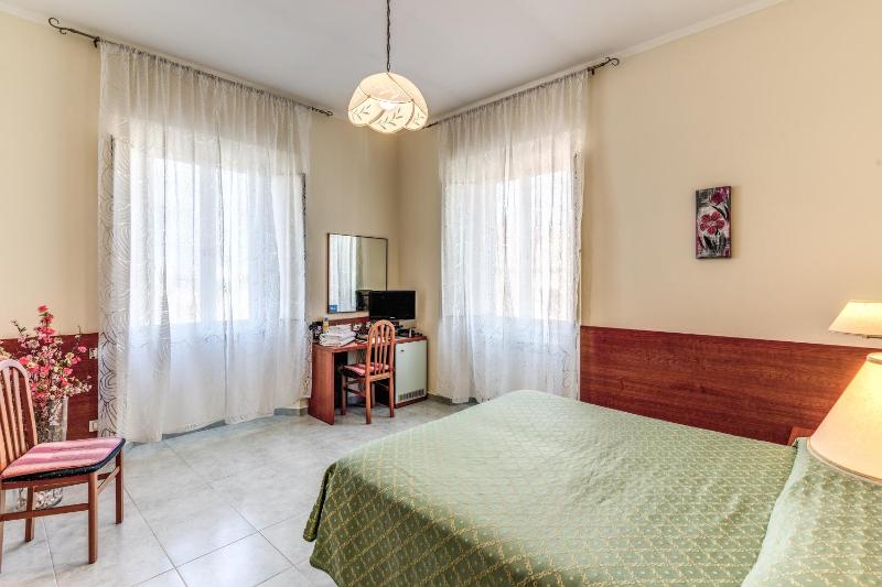 Double Room image 2