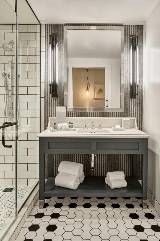 King Suite image 3