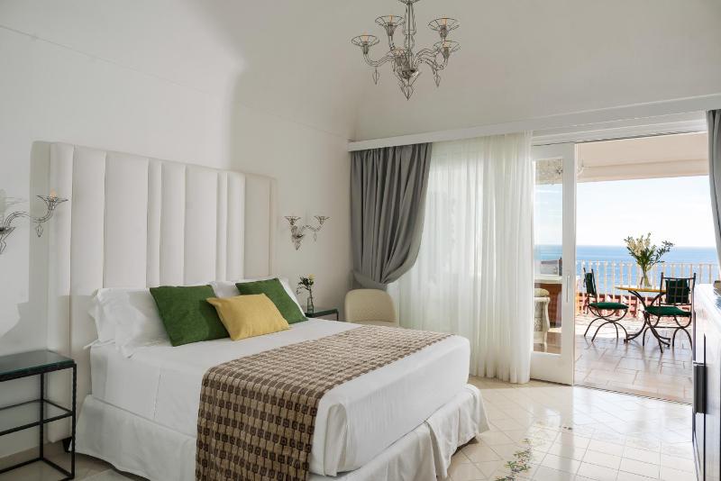 Hotel Eden Roc Suites - image 3