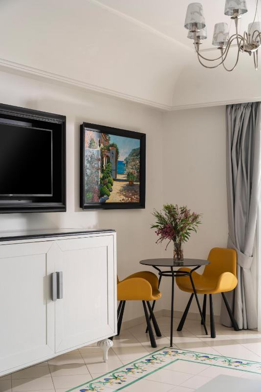 Hotel Eden Roc Suites - image 12