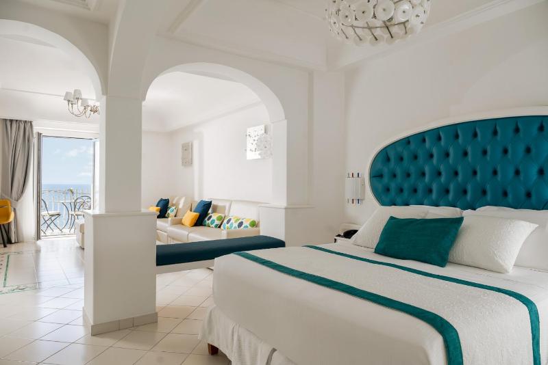 Hotel Eden Roc Suites - image 41