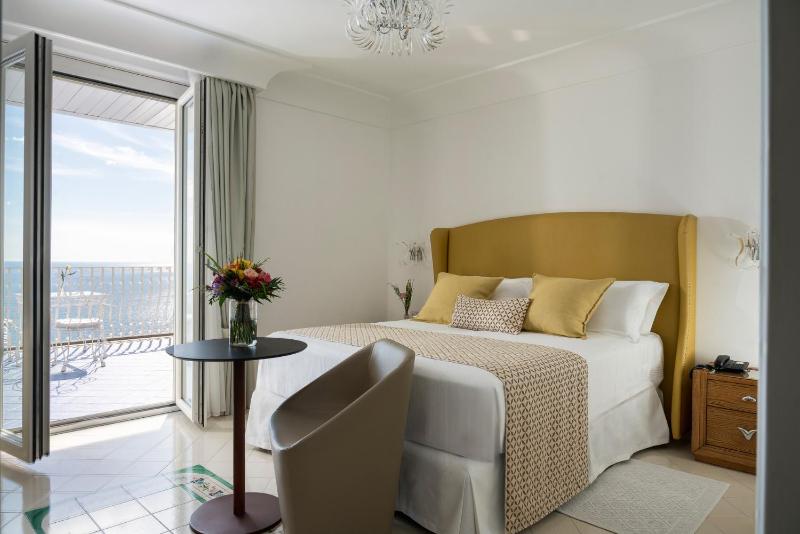 Hotel Eden Roc Suites - image 25