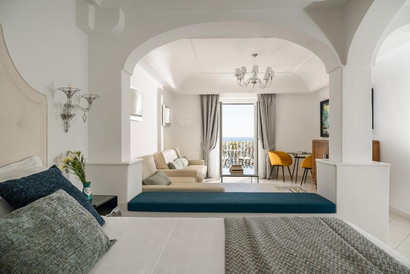Hotel Eden Roc Suites - image 21