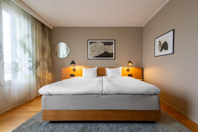 King Room image 3