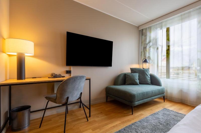 King Room image 2