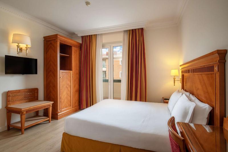 Standard Queen Room image 1