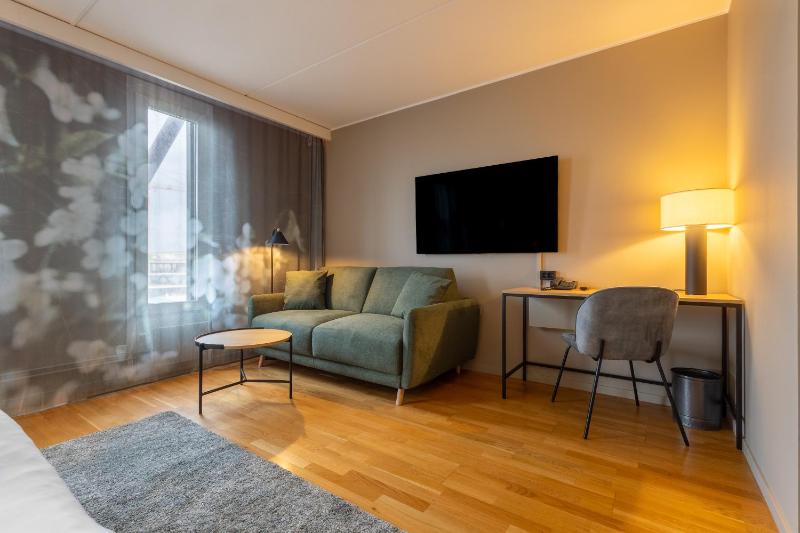 King Room with Sofa Bed image 3
