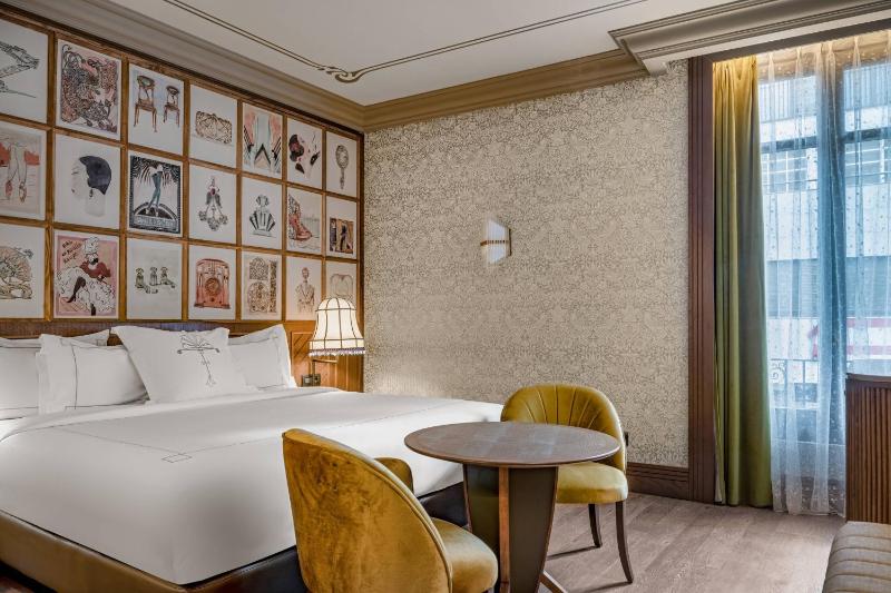 Superior, Guest room, 1 King, City view image 4