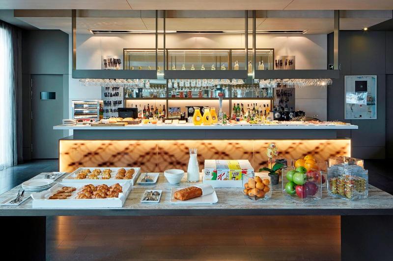 AC Hotel Sants - image 10