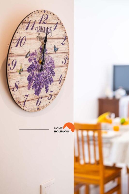 #089 Traditional Home Central Location - image 38