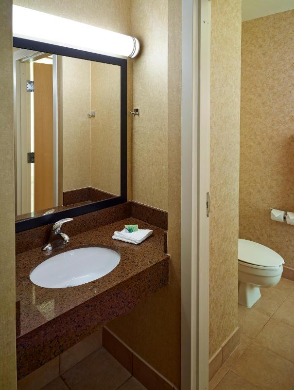 Deluxe King Room - Non-Smoking image 4
