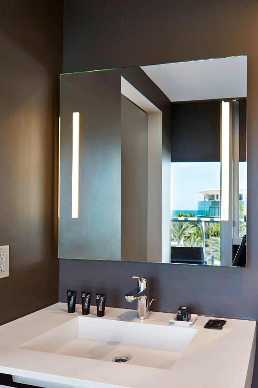 Queen Suite with Two Queen Beds with Ocean View and Balcony image 3