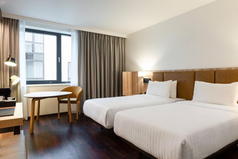 Standard, Guest room, 2 Twin/Single Bed(s), City view image 1