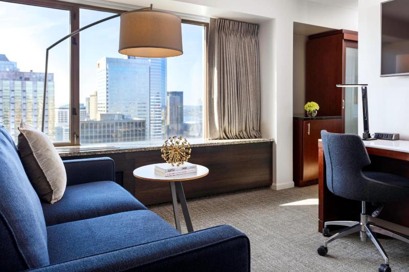 Corner King Room image 3