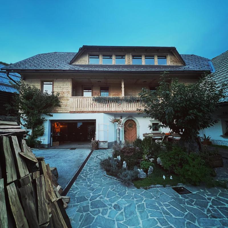 Apartment with Mountain View image 2