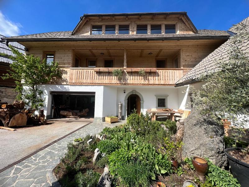 Apartment with Mountain View image 1