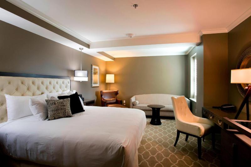 Executive King Room image 2