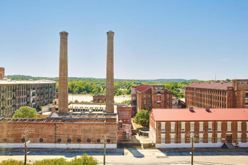 King Room with City View image 3