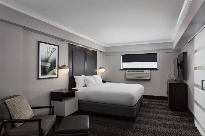 Queen Room - Non-Smoking image 3