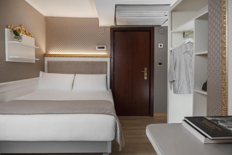 Economy Double Room image 2