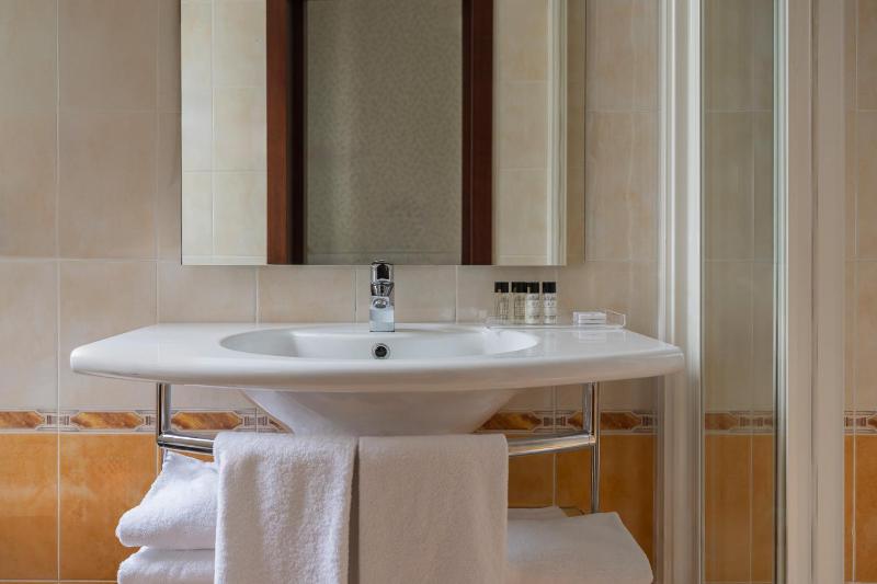 Economy Double Room image 1