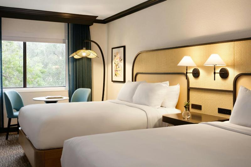 Queen Room with Two Queen Beds image 4