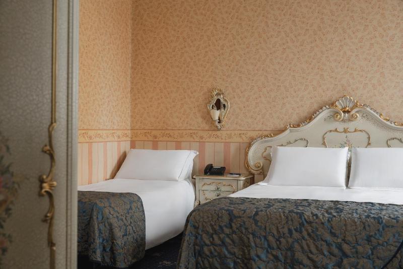 Classic Triple Room image 4