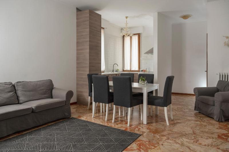 Two-Bedroom Apartment with Canal View - Annex  image 1