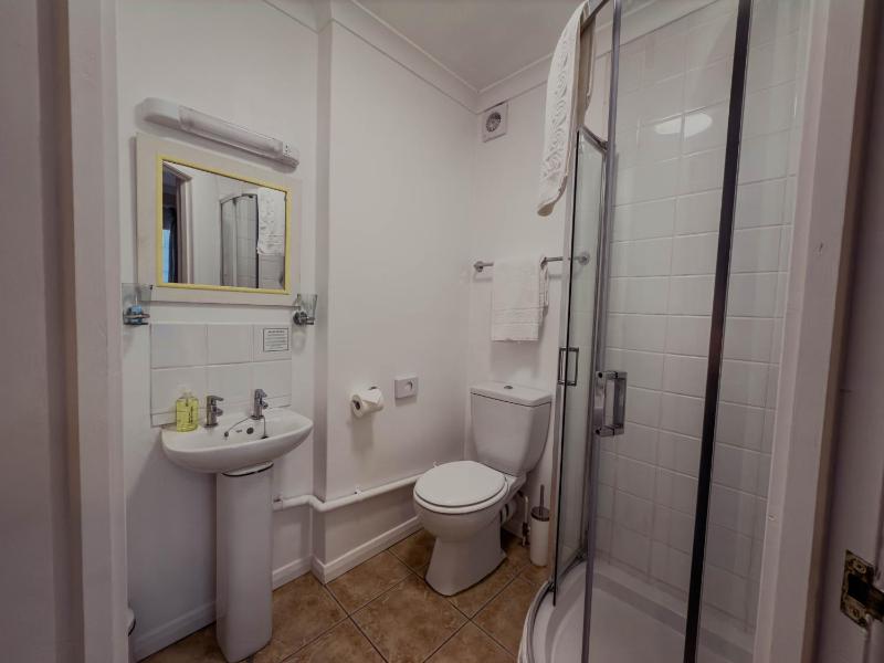 Double Room image 4
