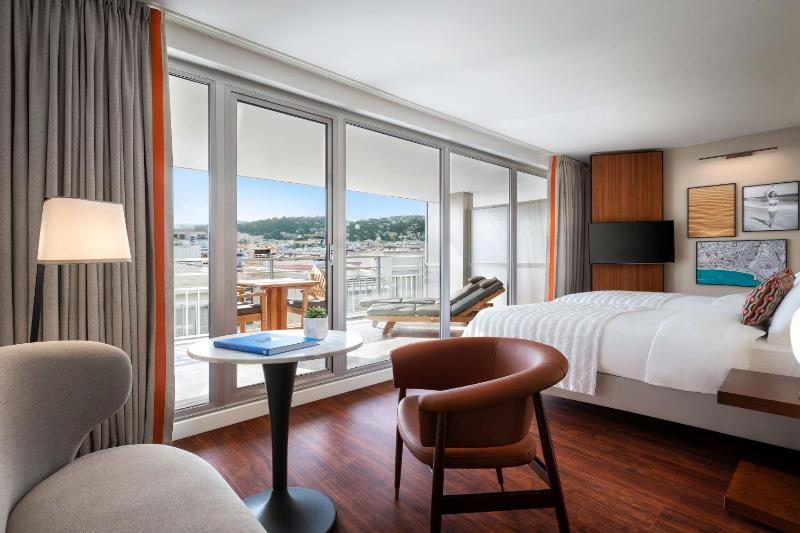 Executive room with City view, Twin Bed image 1
