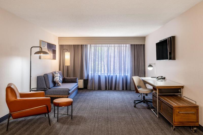 Courtyard by Marriott Colorado Springs South - image 45