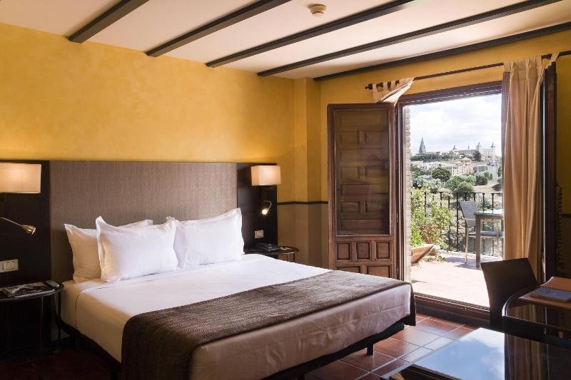 Superior King Room with Terrace image 3