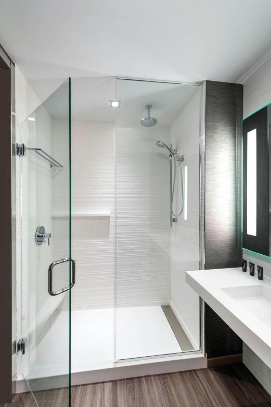 One-Bedroom Suite image 2