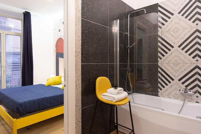 King Room with Spa Bath image 2