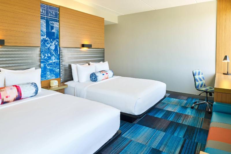 Queen Room with Two Queen Beds - Hearing Accessible image 4