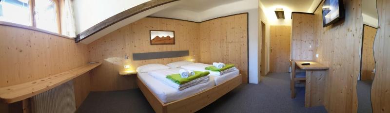 Standard Double Room image 3