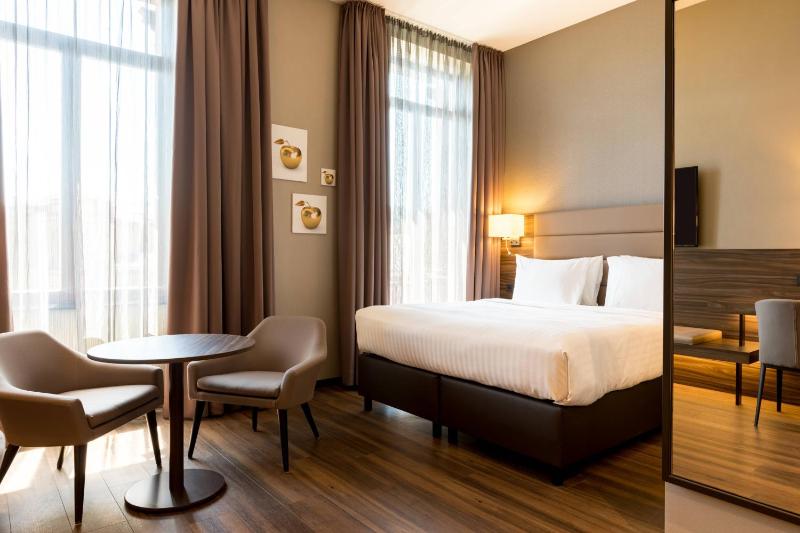 Superior King Room image 1